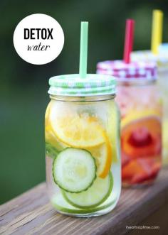 Fruit infused detox water + an easy recipe for making a variety of delicious fruit infused waters! Oh and I want the mason jars too!!!