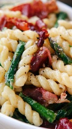 Asparagus Lemon Cream Pasta with Crispy Prosciutto Um... YUM