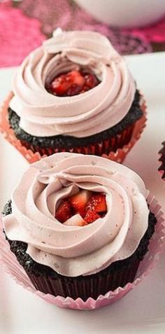 Chocolate Covered Strawberry Cupcakes - The Crumby Cupcake
