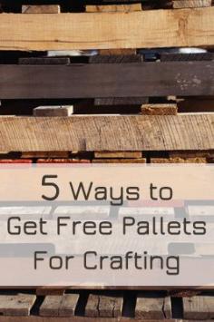 There are SO many ideas online right now about ways to use pallets for home decor, to build patio furniture, benches, tables and more.  But, where can you get free pallets? Here are 5 ways you can get them. #DIY #Furniture.