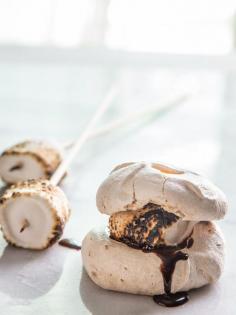 
                    
                        Meringue Cookie S'mores
                    
                