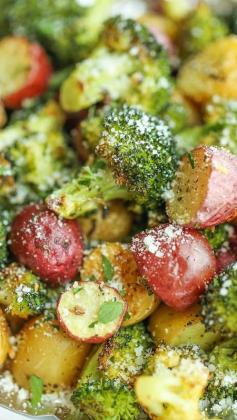
                    
                        Garlic Parmesan Broccoli and Potatoes in Foil ~ The easiest, flavor-packed side dish EVER... Wrap everything in foil, toss in your seasonings and you're set!
                    
                