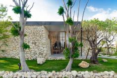 
                    
                        Stacks of Ryukyu Limestone Cover This Restaurant In Okinawa | Yamazaki Kentaro Design
                    
                