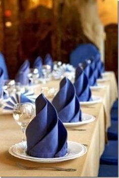 Wedding Napkins and Wedding Table Decoration Ideas. Pretty napkin fold
