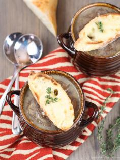 Easy French Onion Soup ~ http://www.garnishwithlemon.com