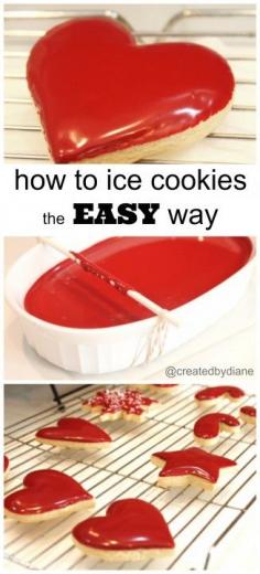 How to ice cookies without a piping bag. Worth a try!