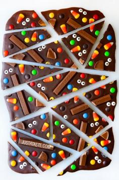 Halloween Candy Bark #recipe from justataste.com What a cute and easy idea!