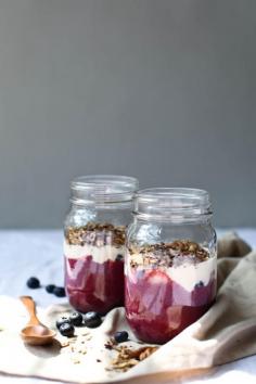 Berry Smoothie Parfait + Quick Stovetop Granola // www.thegreenlife.ca