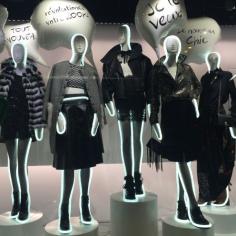 
                        
                            GALLERIES LAFAYETTE, Paris,France, "Le Nouveau Chic", (The New Chic), photo by The Window Lover,  pinned by Ton van der Veer
                        
                    