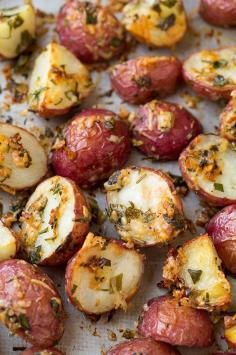 
                    
                        No more boring mashed potatoes this Thanksgiving - Not with these Parmesan Herb Roasted Potatoes by Jaclyn {Cooking Classy}
                    
                