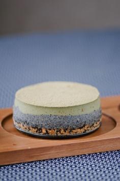 Matcha and black sesame cakes. A Japanese cheesecake, that call for some more exotic ingredients. (I don't know what animal crackers are, so I guess I would need to use some sort of biscuit crumb base)