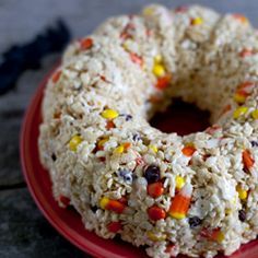 Rice Krispie Cake...... makes the perfect Halloween party dessert. Ready in 10 minutes!
