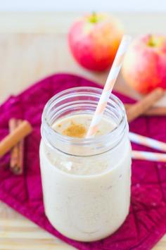 Apple Pie Smoothie is an easy, tasty and nutritious way to get into fall flavours - this smoothie is loaded with fiber and whips up in 5 minutes! #apple #fall #smoothe #applepie #applepiesmoothie #healthy #vegetarian