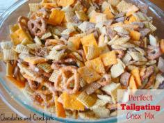 This is The Perfect #Tailgating Chex Mix! Easy, quick, no bake, and transports well at #football games! #chexmix