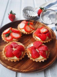 Strawberry Tarts & Chateau Les Arroucats | The Sweet Spot