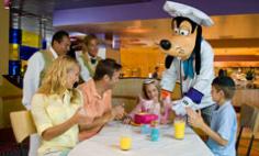 Goofy with Guests at Goofy's Kitchen