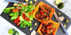 Courgette & tomato tart with blue cheese and a green salad