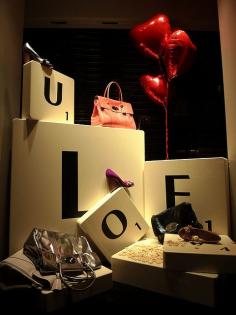 ♂ Commercial Space  Retail design visual merchandising window display, mulberry été 2009