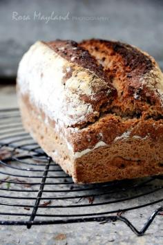 Whole Wheat & Rye Sourdough Bread with Flax Seeds & Oats via Rosa's Yummy Yums #recipe