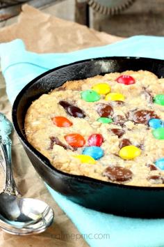 Double Chocolate Pizookie Recipe - rich decadent deep dish cookie, serve warm with ice cream! #callmepmc #pizookie #cookie #chocolatechip