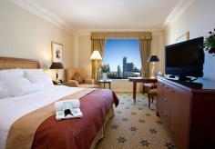 BRISBANE MARRIOTT HOTEL - From the traditional yet elegant room decor, to the marble bathrooms, celebrated revive luxury bedding package and state of the art in-room technology, our hotel in Brisbane offers cutting edge comfort.