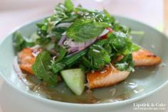 Bills Sydney in Waikiki - a must visit restaurant! |  The BEST salmon salad | #hawaii #waikiki #restaurant #food #yum #travel