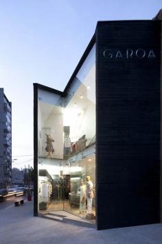 Wonderful retail facade.  The Garoa Store / Una Arquitetos