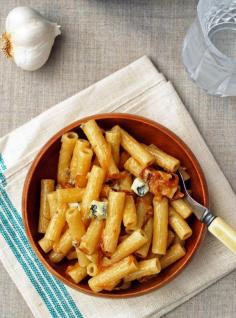 A CUP OF JO: Rigatoni with Caramelized Onions and Gorgonzola