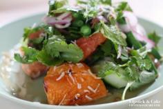 Bills Sydney in Waikiki - a must visit restaurant! |  The BEST salmon salad | #hawaii #waikiki #restaurant #food #yum #travel