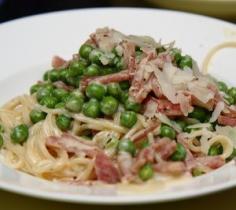 Spaghetti with Ham and Peas Recipe
