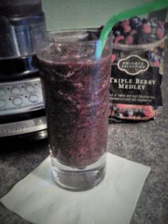Simple Spinach Berry Smoothie, Low Cal