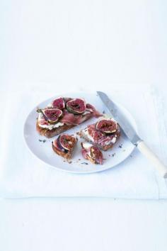 GOAT CHEESE, PROSCIUTTO AND FIG TARTINES