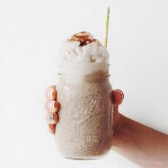 spiced chai smoothie with coconut crushed ice