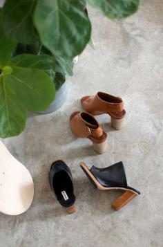 
                        
                            Mules www.apairandaspar...
                        
                    