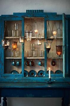 
                        
                            fabulous teal cabinet.  @Teri McPhillips Meekhof.  You need to come to my house and do this to my China cabinet! and then we'll pick out a new paint color for the dining room.
                        
                    