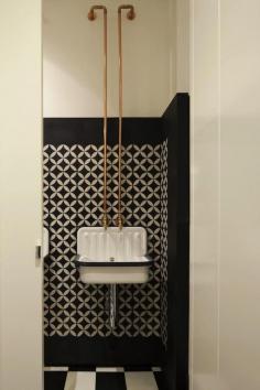 
                        
                            Love everything. Exposed copper pipes and taps, pattern on wall - although I would prefer carreaux ciments - and utilitarian sink - Alape Bucket Sink
                        
                    