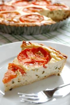 Make this delicious tomato basil pie with a crispy grain-free parmesan rosemary crust for dinner tonight! #HealthyRecipes #GlutenFree #GrainFree
