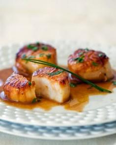 
                        
                            Carmelized Scallops 12 large scallops Pinch kosher salt Freshly cracked pepper 4 tablespoons clarified butter* 1/2 cup white sugar spread on a flat plate ½ cup dry white wine 1 fresh lemon, squeezed 1 tablespoon finely chopped flat Italian parsley 8 chives 1 tablespoon lemon zest
                        
                    