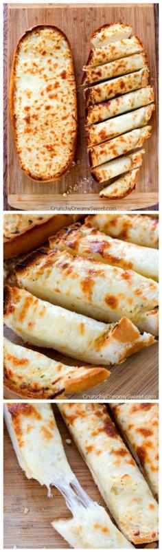 
                    
                        Easy Cheesy Garlic Bread made in just 20 minutes
                    
                
