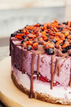 
                    
                        Raw fruit layer cake
                    
                