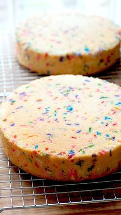 Funfetti Cake Recipe ~ PLUS a Great Tip on How to Get Cakes To Bake Flat... AWESOME!