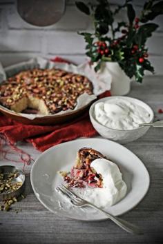 
                    
                        Pratos e Travessas: Caracóis de ricotta, arandos e pistáchios # Cranberry, ricotta and pistachio rolls | Food, photography and stories
                    
                
