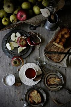 
                    
                        Pratos e Travessas | Bolo de maça caramelizada e calvados # Caramelized apple and calvados cake
                    
                