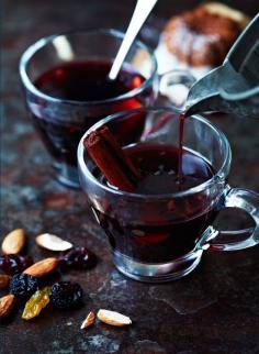 Glögg (Mulled and Spiced Wine)