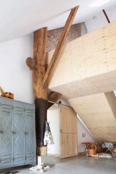 
                    
                        A stunning Dutch home blending old and new. And give-away winner....
                    
                