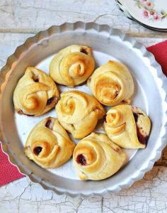 Lingonberry Brie Knots