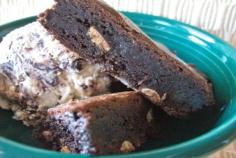 
                    
                        No-Fail Easy Cake Mix Brownies. Photo by Chef shapeweaver �
                    
                