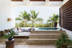 
                    
                        Cindy Crawford and Rande Gerber and Neighbor George Clooney's Side-By-Side Mexican Villas
                    
                