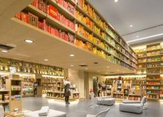 
                    
                        Rainbow of books in Saraiva Bookstore Rio de Janeiro: www.niceartlife.c...  #architecture #design #bookstore #book
                    
                