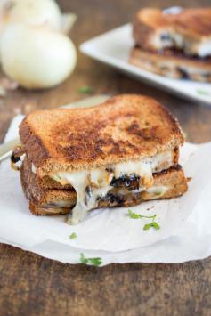 
                    
                        French Onion Grilled Cheese. All of the flavors of French Onion soup you love stuffed into a grilled cheese sandwich. Made with caramelized onions, Swiss cheese, and parsley. | chefsavvy.com #recipe #sandwich
                    
                